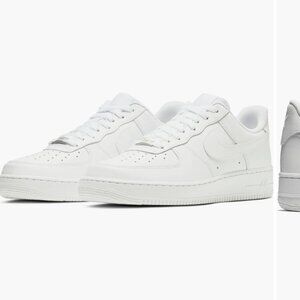 Air Force 1 '07 Basketball Sneaker Youth Excellent Condition, CLEAN Size 7 youth